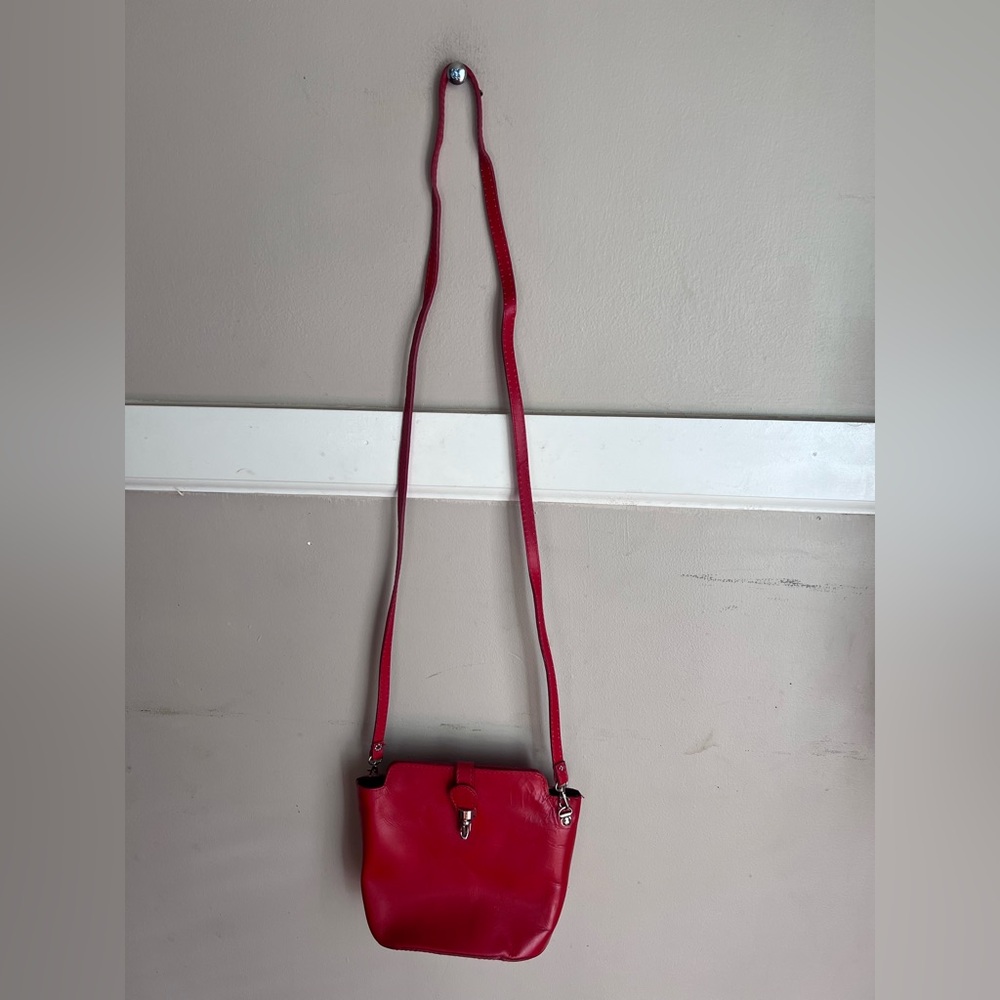 Vera Pelle Chic Red Crossbody Bag
